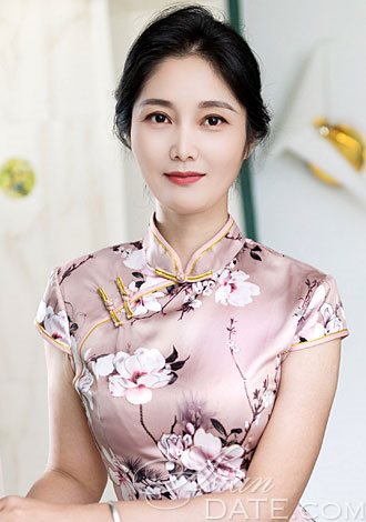 Gorgeous profiles pictures: caring China member Yunxia from Hangzhou