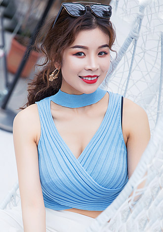 Date the member of your dreams: pretty Asian member Huixia from Hong Kong